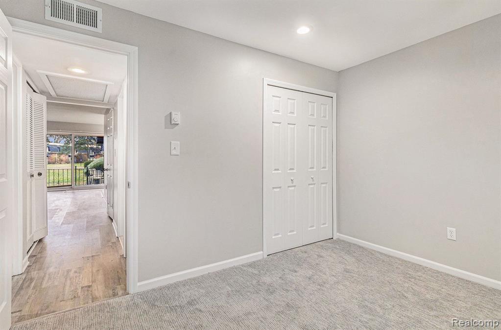 1834 COLONIAL VILLAGE Way, 2, Waterford, MI 48328 — Photo 16