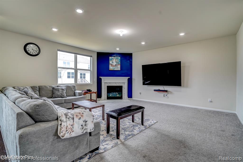 6044 FIELDSTONE Circle, South Lyon, MI 48178 — Photo 9