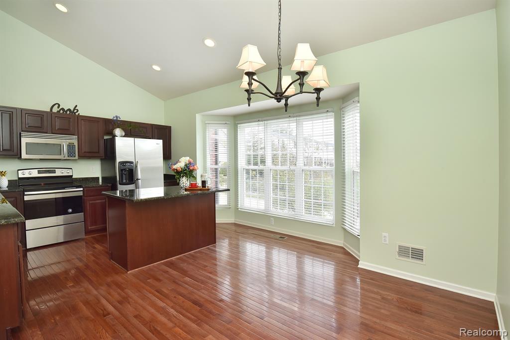 751 PAINT CREEK Drive, Troy, MI 48085 — Photo 8