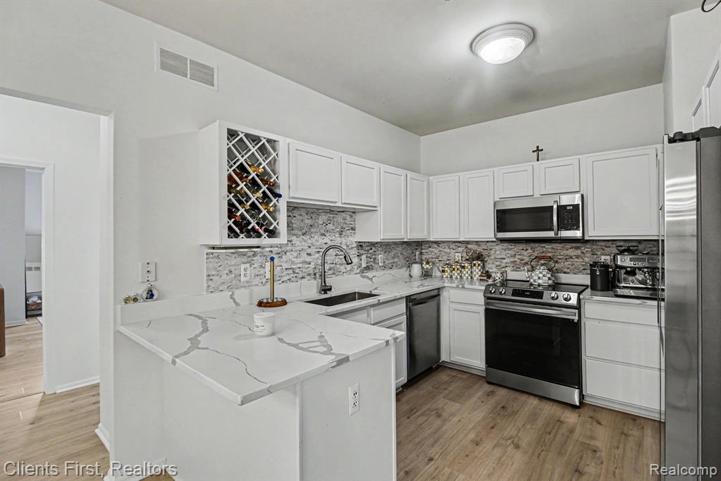 41639 Tera Lane, Novi, MI — Photo 15