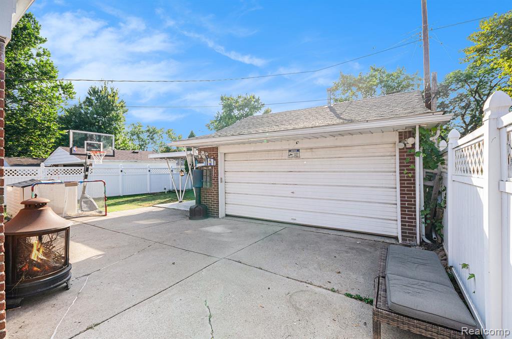 8725 LOCHDALE Street, Dearborn Heights, MI 48127 — Photo 24