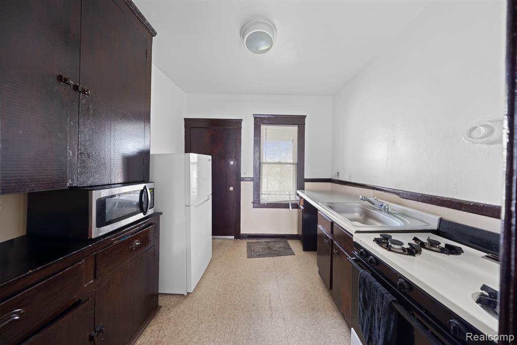 7334 WILDEMERE Street, Detroit, MI 48206 — Photo 9