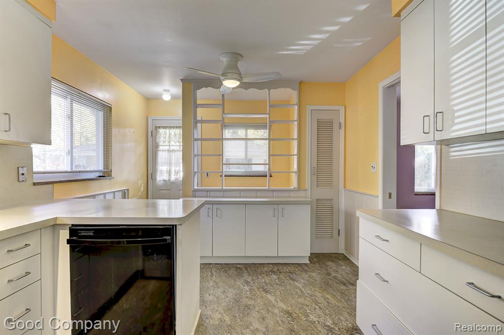31160 E Rutland Street, Beverly Hills, MI 48025 — Photo 9