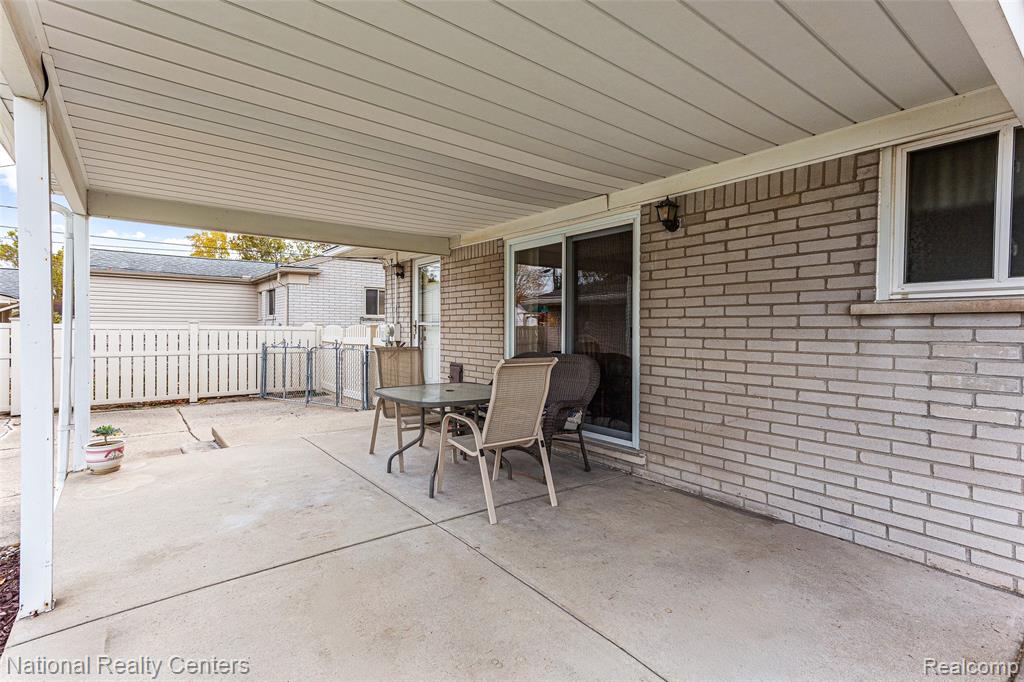 6104 Ardmore Park Circle, Dearborn Heights, MI 48127 — Photo 31