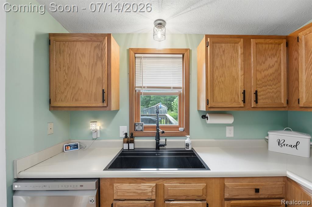 5891 Campbell Corners Drive, Howell, MI 48855 — Photo 11