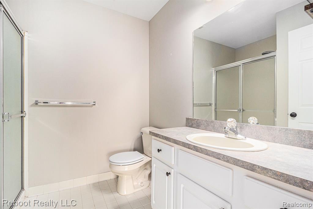 45760 Warwick Drive, Macomb, MI 48044 — Photo 9
