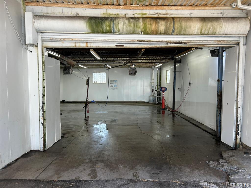 14615 E Jefferson Avenue - Photo 3