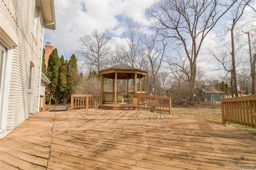 8121 Saint James Drive, Grosse Ile, MI 48138 — Photo 48