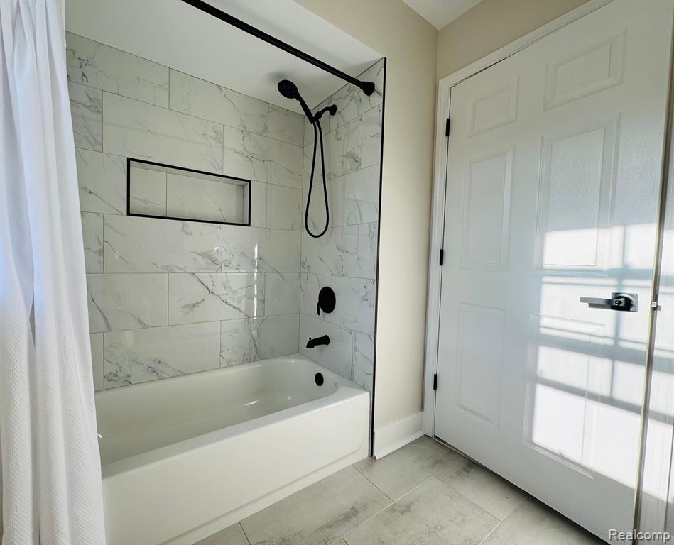 4234 BERKSHIRE Drive, Sterling Heights, MI 48314 — Photo 15