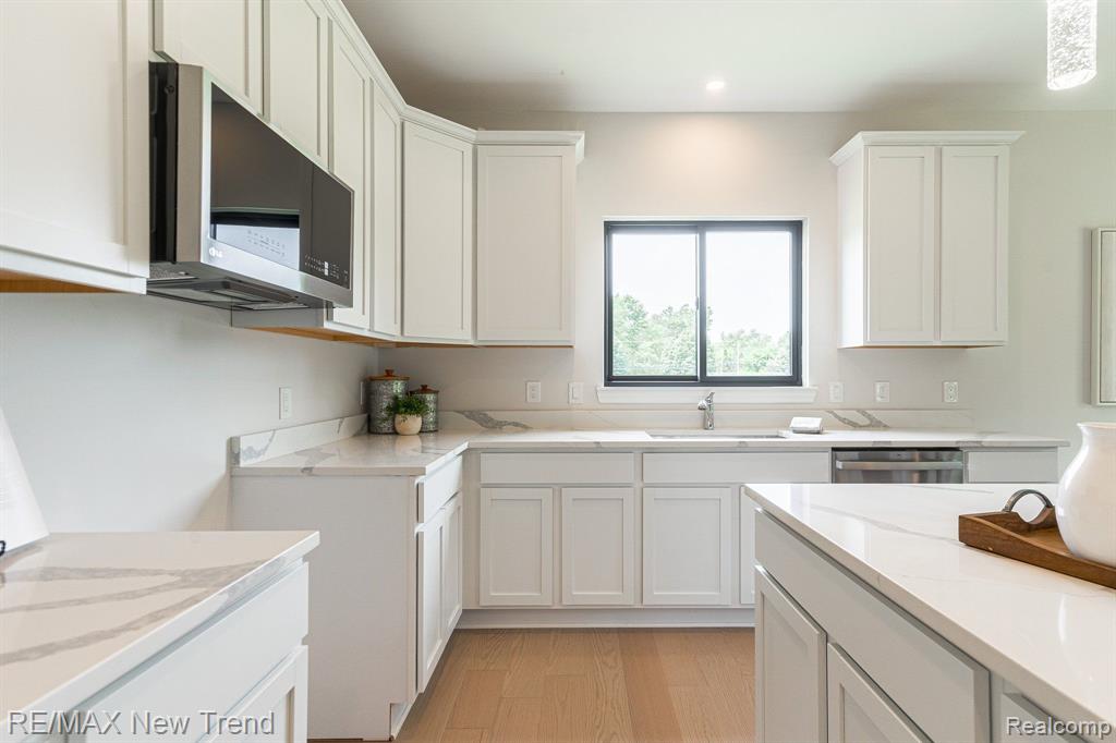 3184 ROMA Court, Wixom, MI 48393 — Photo 6