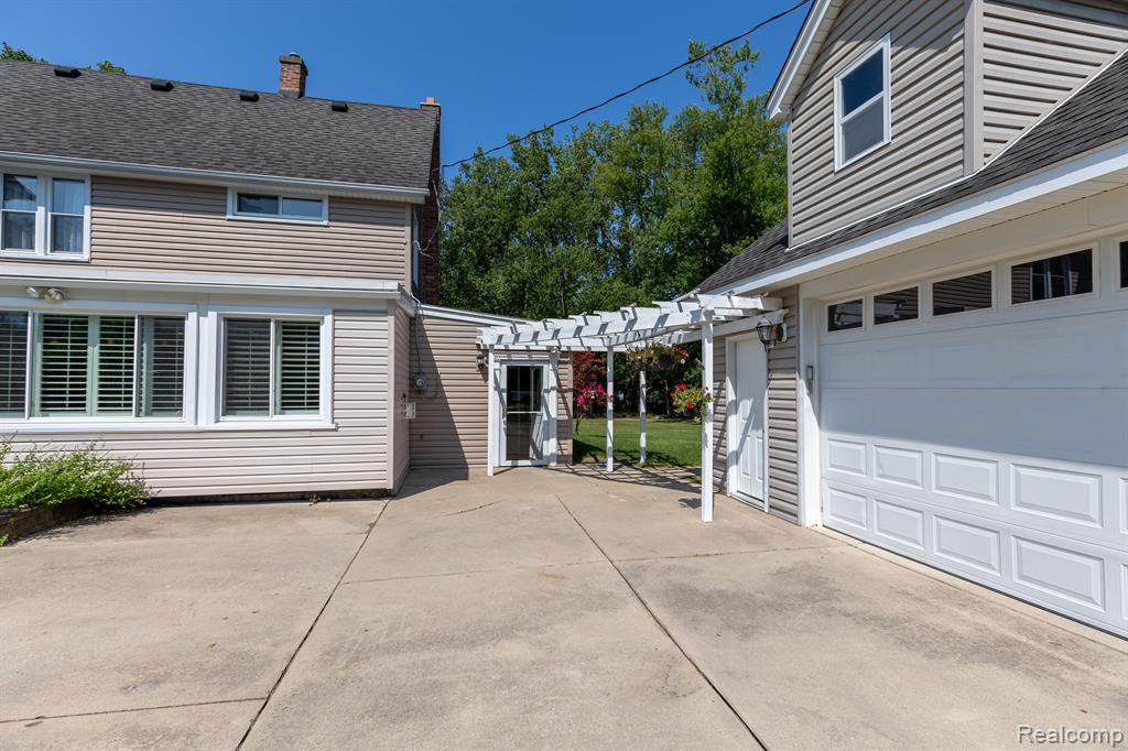 7950 ISLAND Boulevard, Grosse Ile, MI 48138 — Photo 43