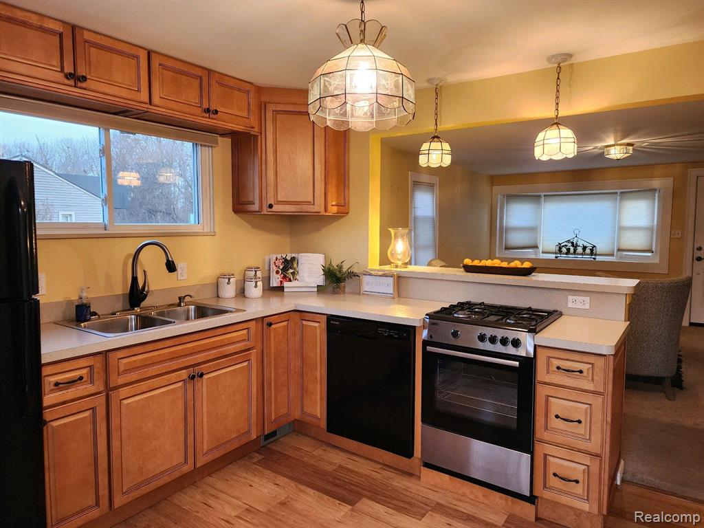 609 E MAIN Street, Pinckney, MI 48169 — Photo 7