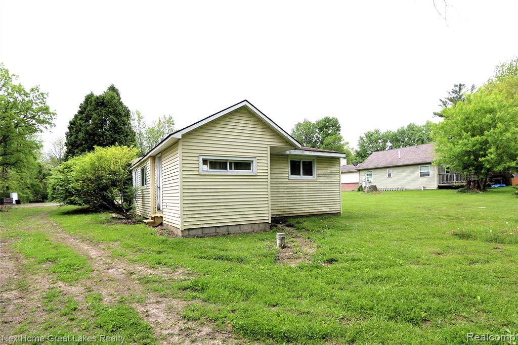 6259 MERCURY Avenue, Burton, MI 48509 — Photo 9