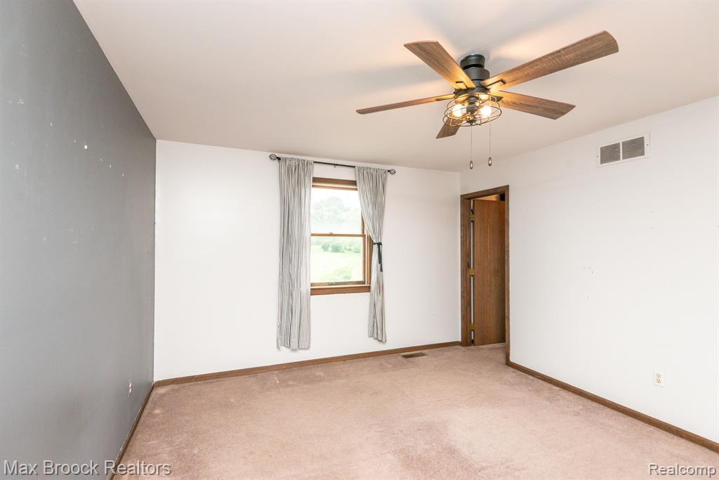 54320 BELCREST Drive, Milford, MI 48381 — Photo 38