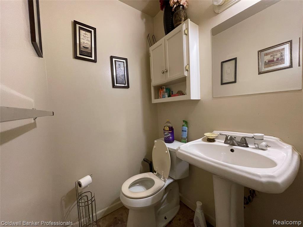 5021 Forest Side Drive, Flint, MI, 48532