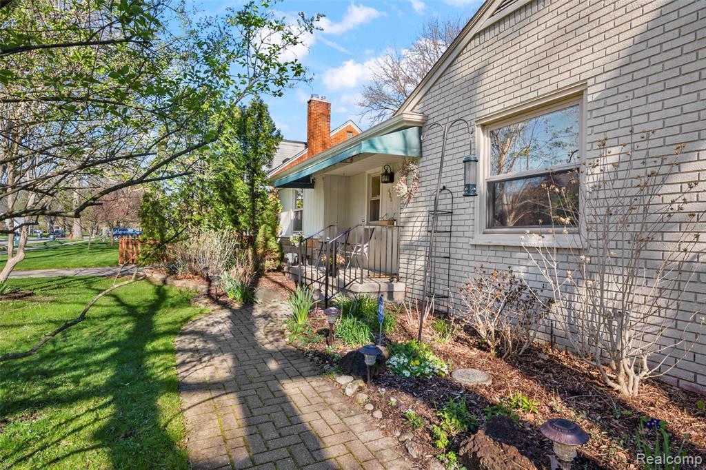408 Orchard View Drive, Royal Oak, MI 48073 — Photo 27