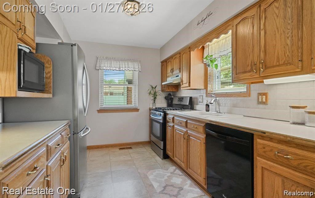 6900 CRESTWOOD Street, Dearborn Heights, MI 48127 — Photo 4