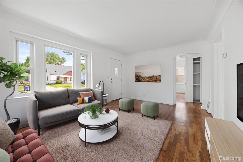 629 W Kalama Avenue, Madison Heights, MI 48071 — Photo 2