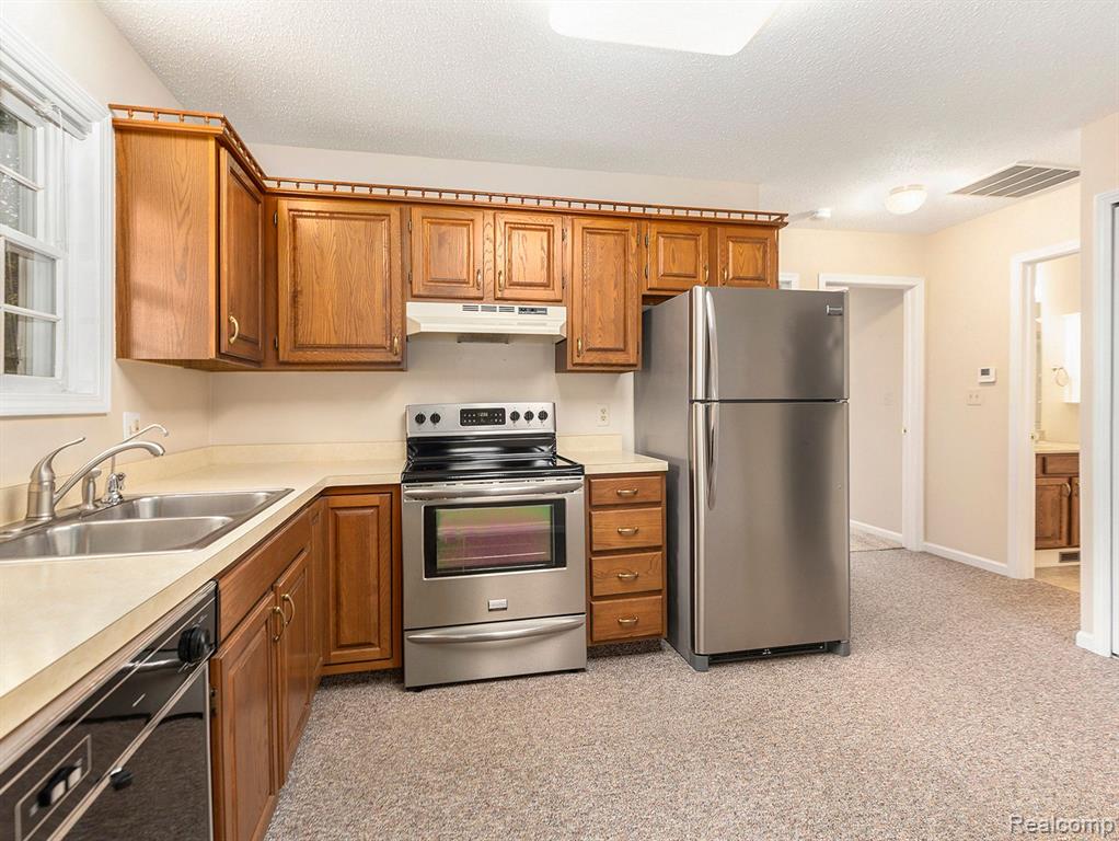 620 YORKSHIRE Square, Milan, MI 48160 — Photo 8