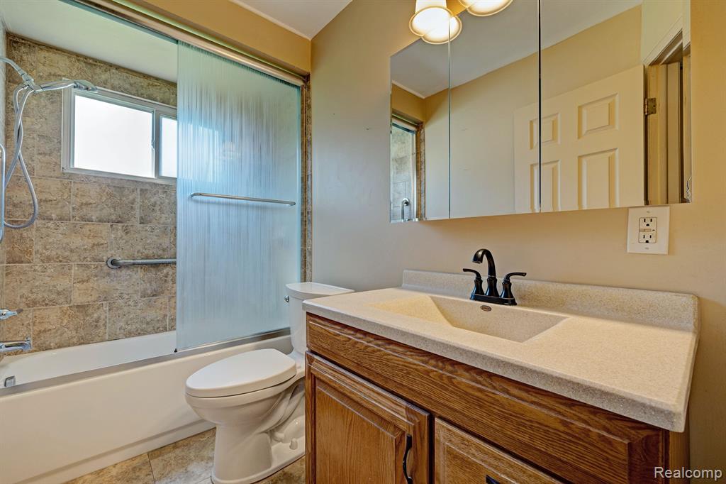 520 PARKVIEW Drive, Plymouth, MI 48170 — Photo 14