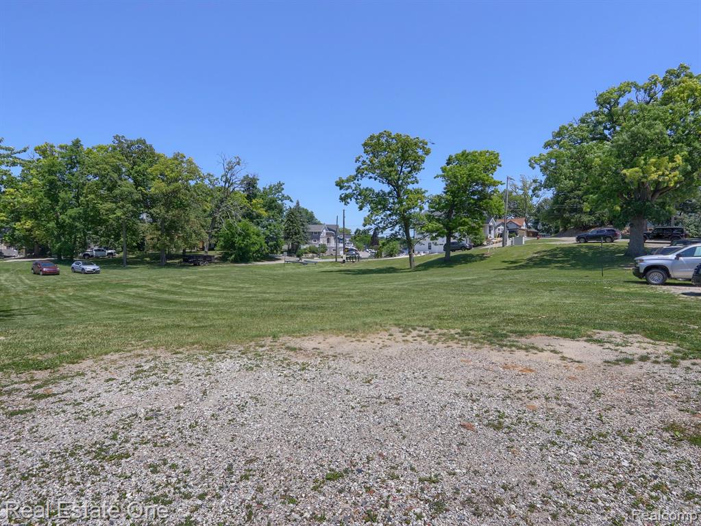 643 DETROIT Avenue, Lake Orion, MI 48362 — Photo 28