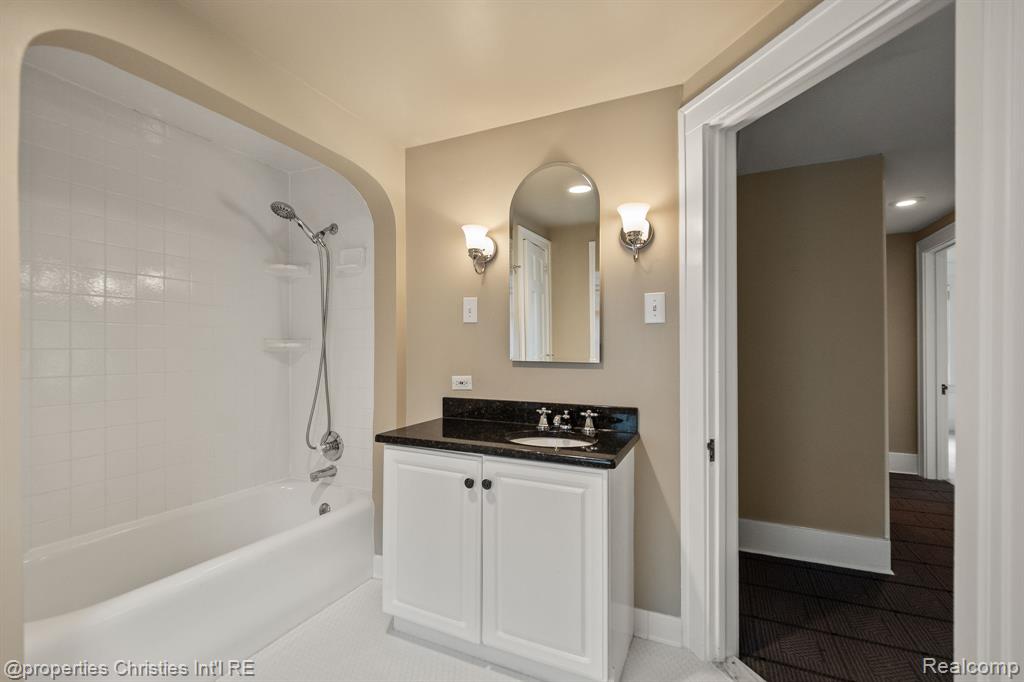 532 Wallace Street, Birmingham, MI 48009 — Photo 22
