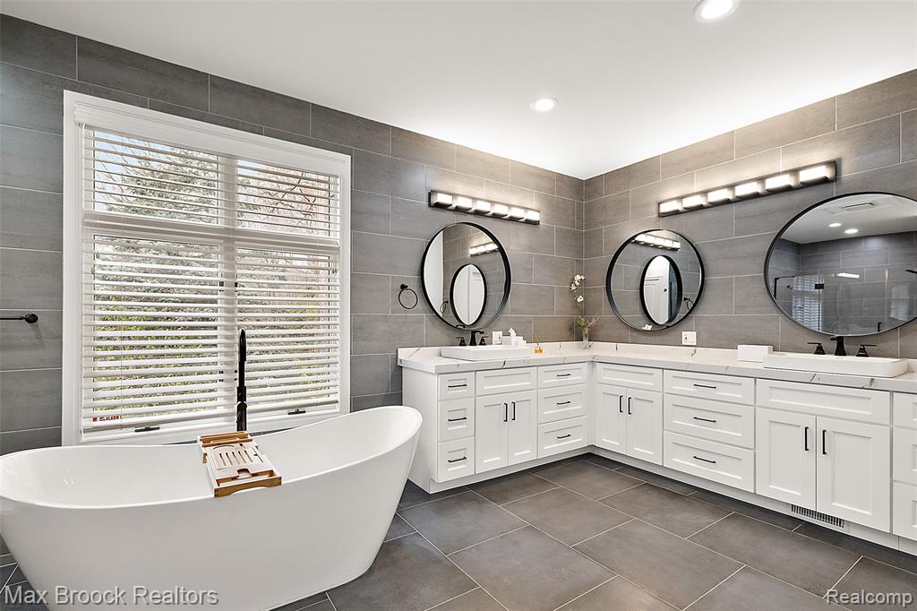 7515 Hiddenbrook Lane, Bloomfield Hills, MI 48301 — Photo 18