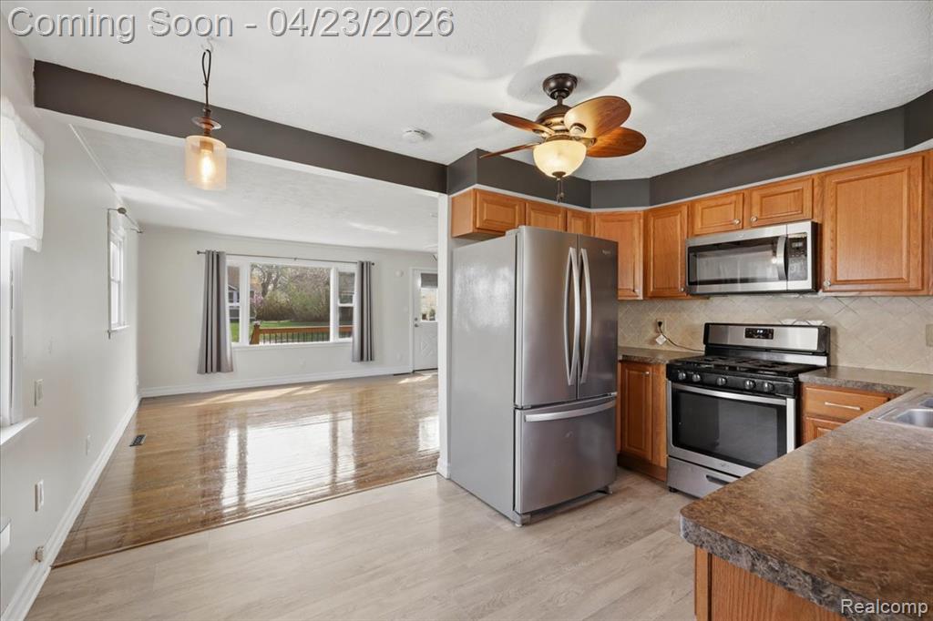 4008 Woodmere Drive, Waterford, MI 48329 — Photo 11