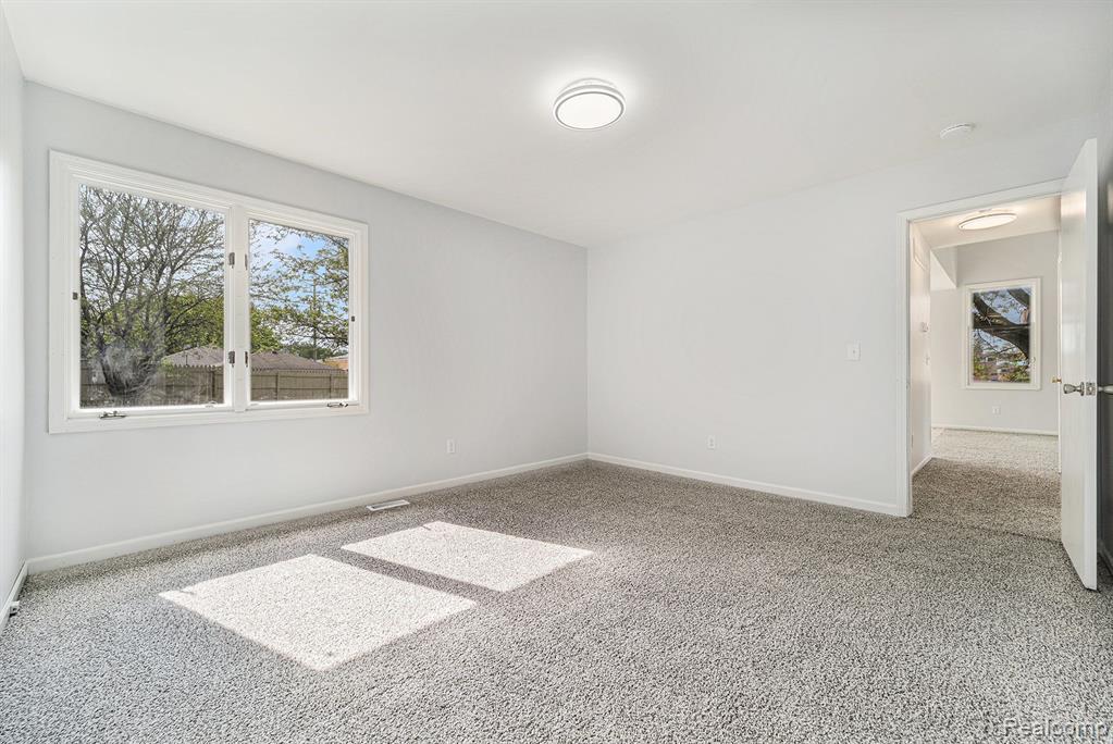6075 N VERNON Street, Dearborn Heights, MI 48127 — Photo 22