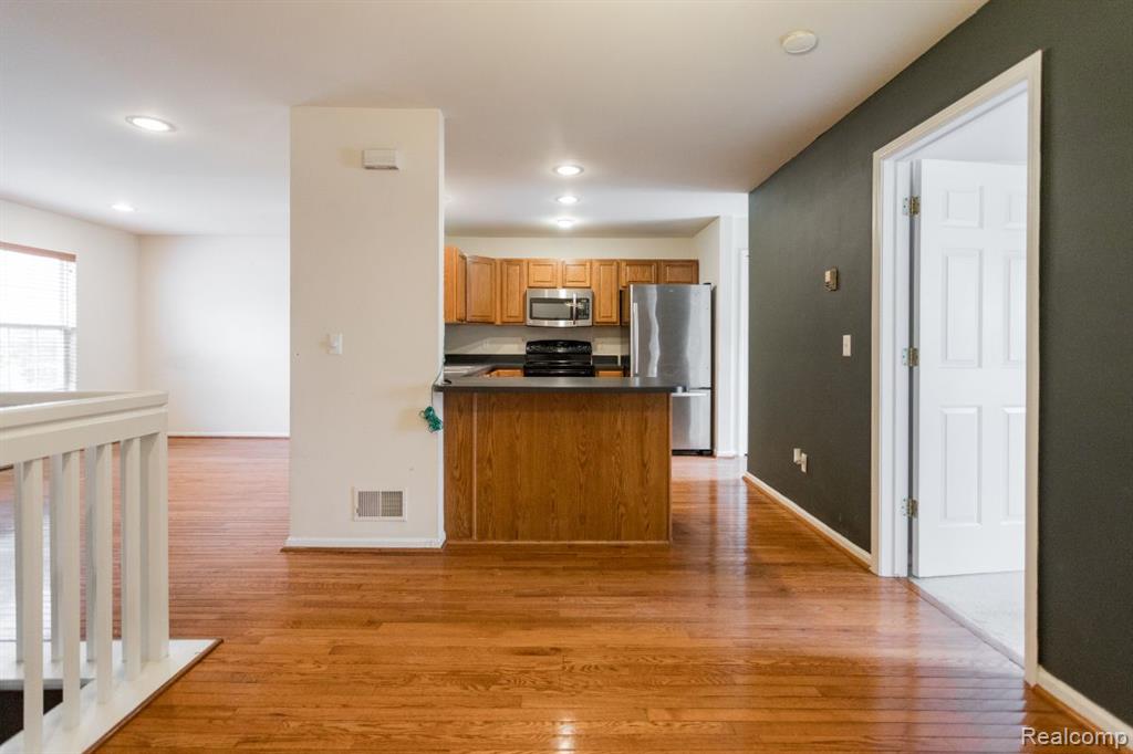 807 PALLISTER Street, Detroit, MI 48202 — Photo 4