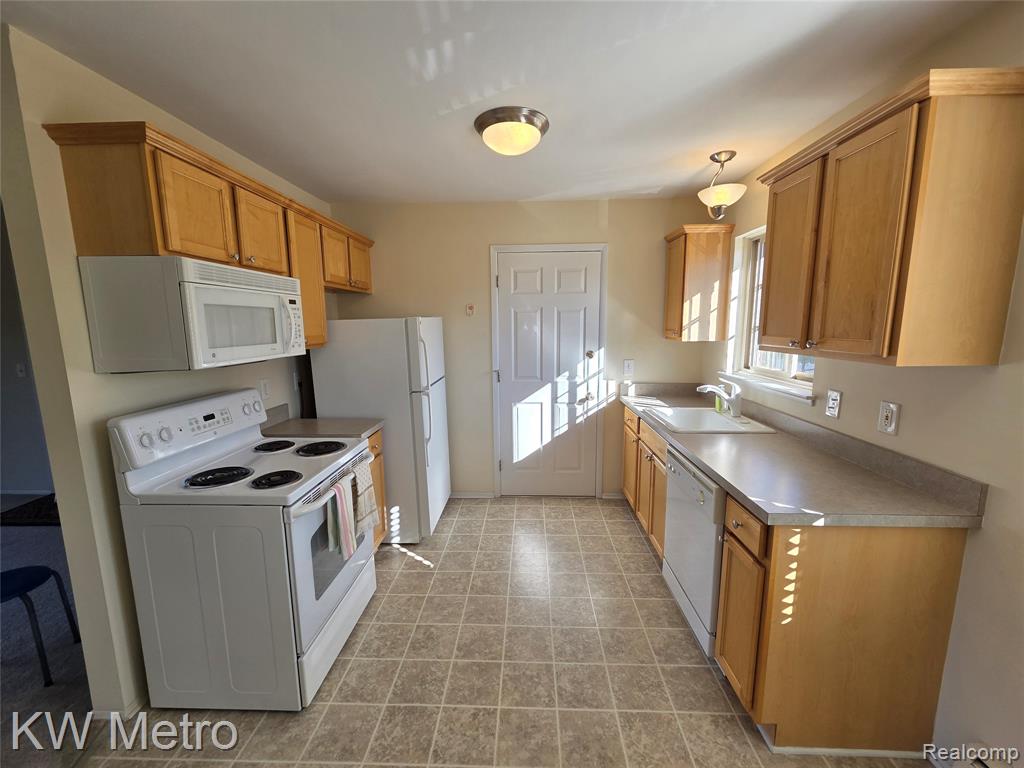 500 Romeo Road, 122, Rochester, MI 48307 — Photo 2