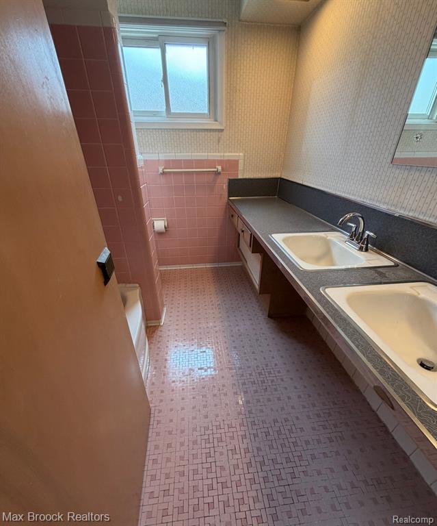 6700 Cronin Drive, Dearborn Heights, MI 48127 — Photo 6