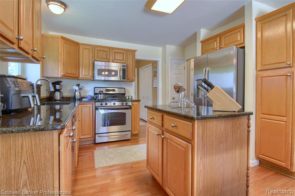 7749 Dover Drive, Ypsilanti, MI 48197 — Photo 10