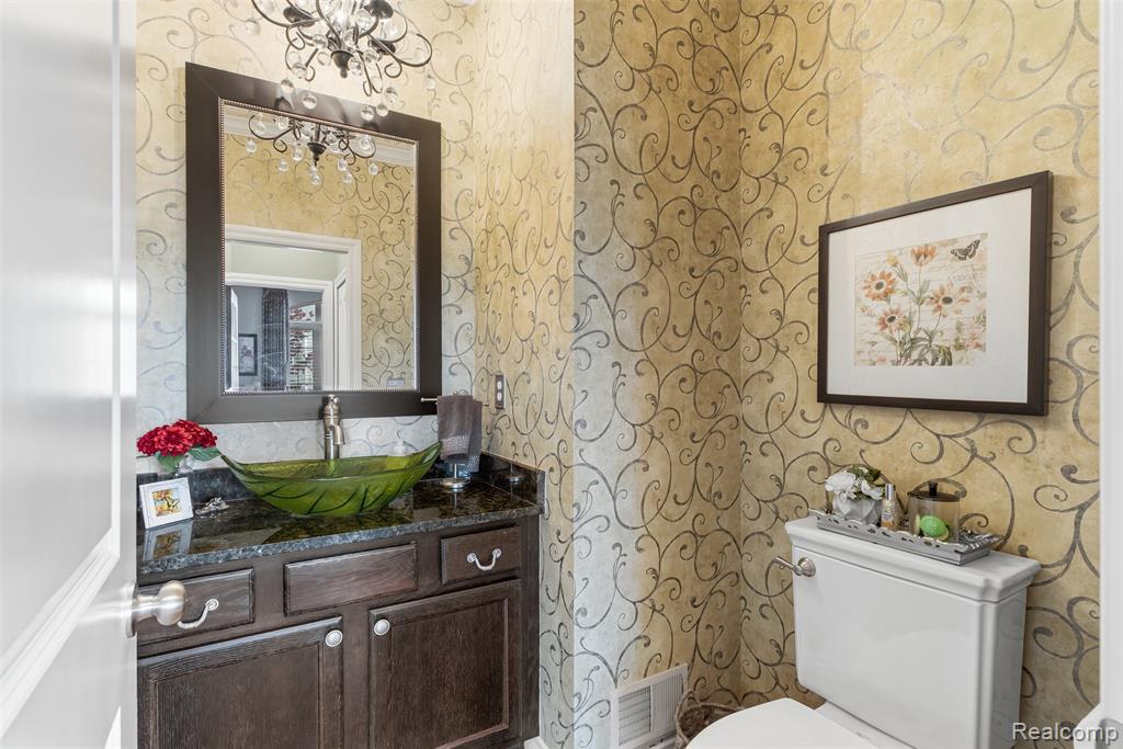 660 Willow Lake Court, Oxford, MI 48371 — Photo 11