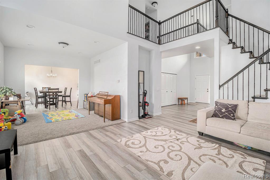 8301 Berwick Drive, Westland, MI — Photo 3