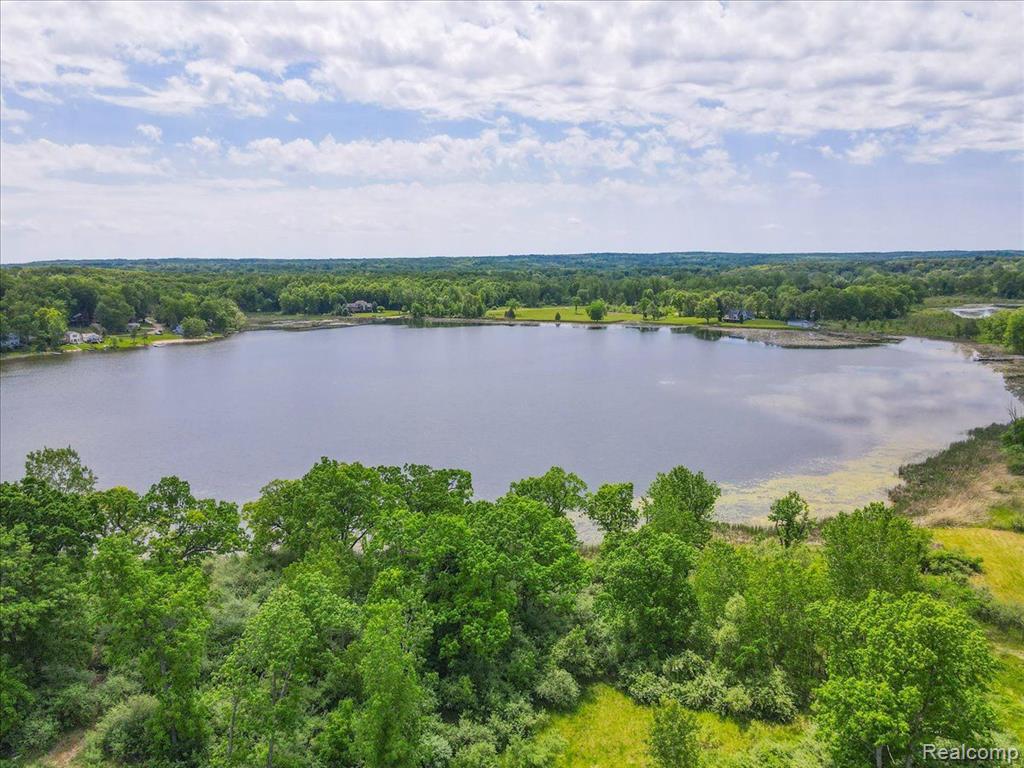715 ORCHARD RIDGE Court, Ortonville, MI 48462 — Photo 10