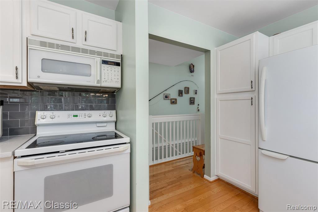 7671 Vamoco Drive, Waterford, MI 48327 — Photo 10