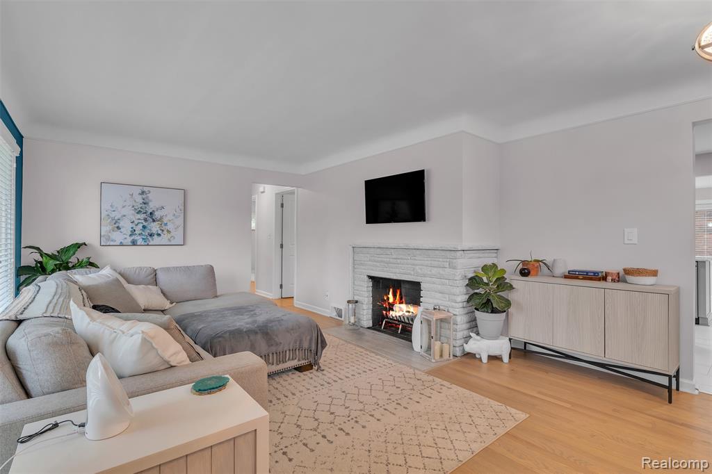 765 Vernier Road, Grosse Pointe Woods, MI 48236 — Photo 8
