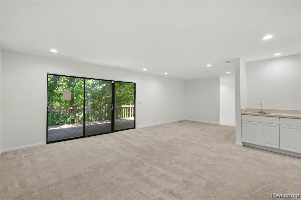 2056 Walden Court, Flint, MI 48532 — Photo 4