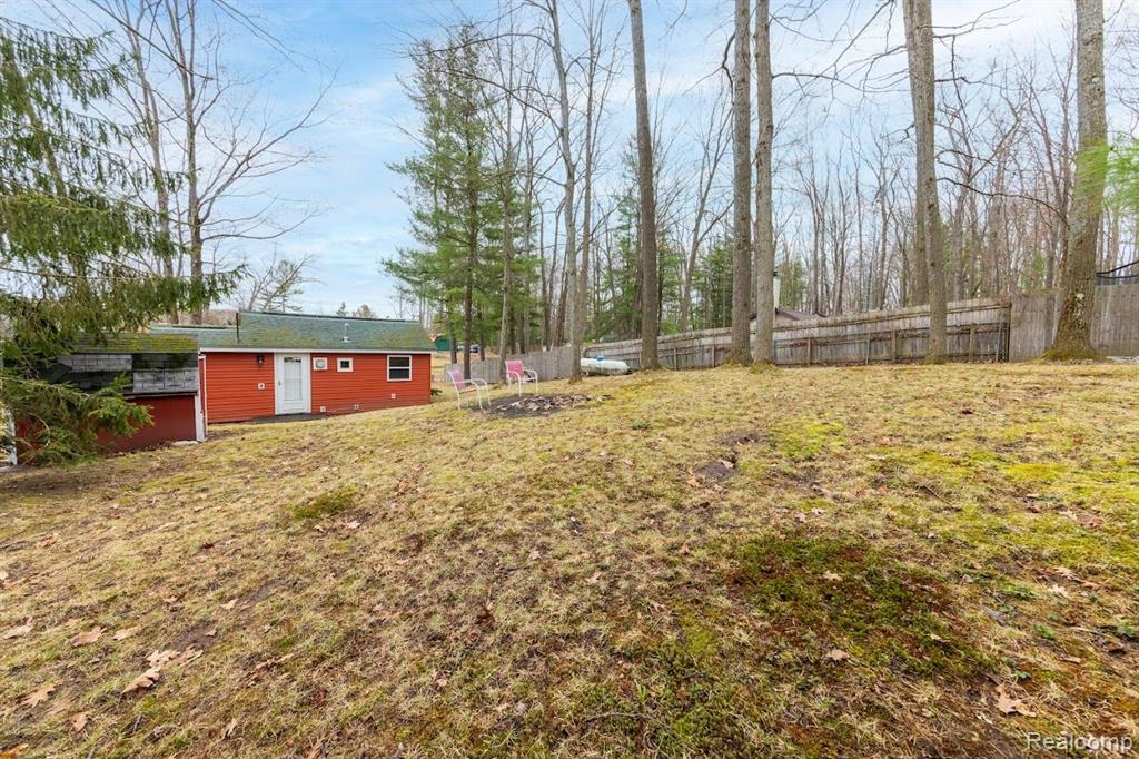 732 NORWAY Street, Harrison, MI 48625 — Photo 3