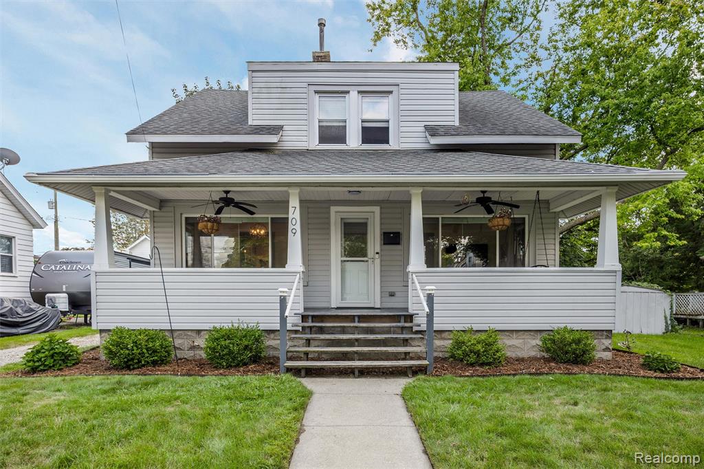 709 E Clinton Street, Howell, MI 48843 — Photo 2