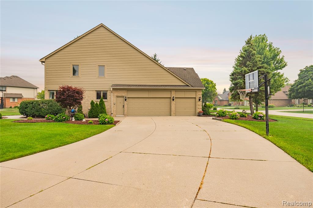 43352 Chardonnay Drive, Sterling Heights, MI 48314 — Photo 68