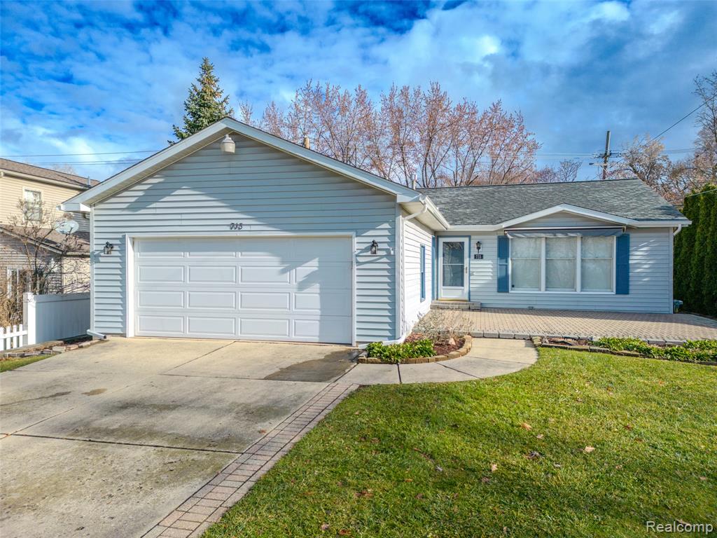 715 Lakeside Drive, Waterford, MI 48328 — front exterior