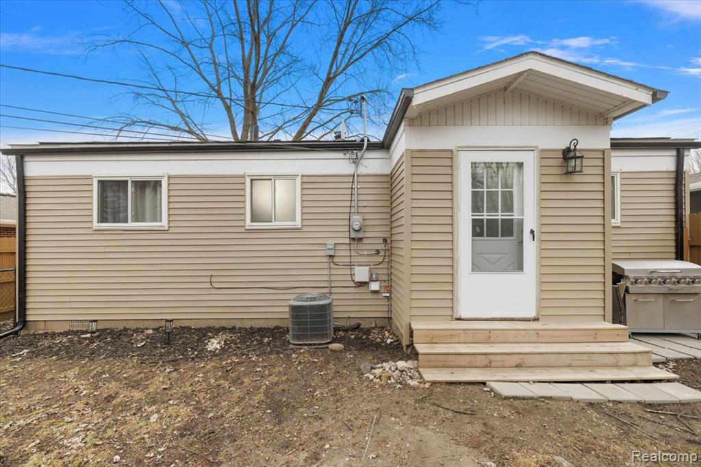 39621 Detroit Street, Harrison Township, MI — Photo 30