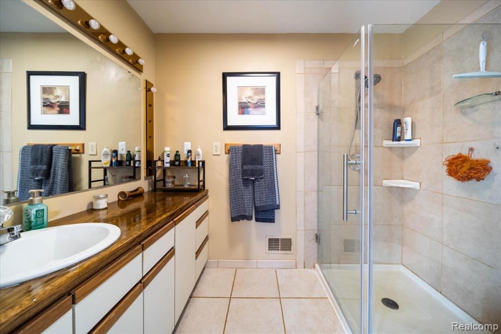 795 Hogarth Avenue, Waterford, MI 48328 — Photo 15