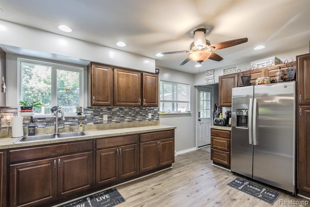 6621 Doyon Drive S, Waterford, MI 48327 — Photo 10