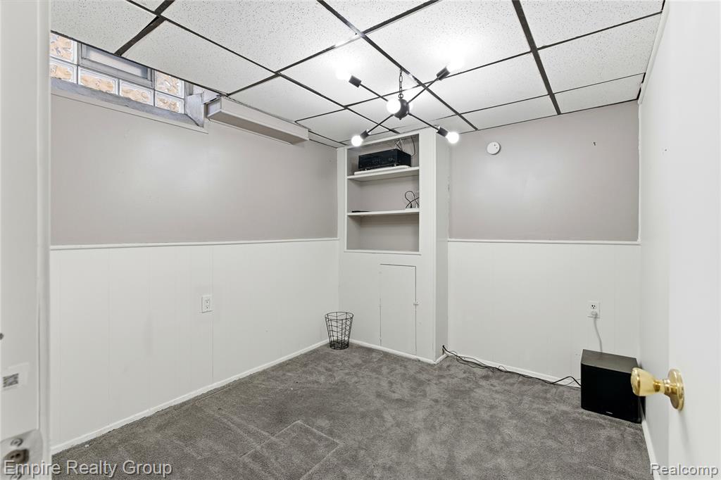 6545 Robindale Avenue, Dearborn Heights, MI 48127 — Photo 19