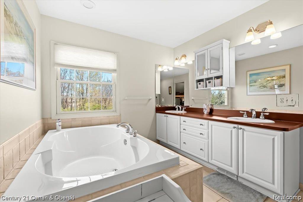 9810 GOLDFINCH Court, Saline, MI 48176 — Photo 21