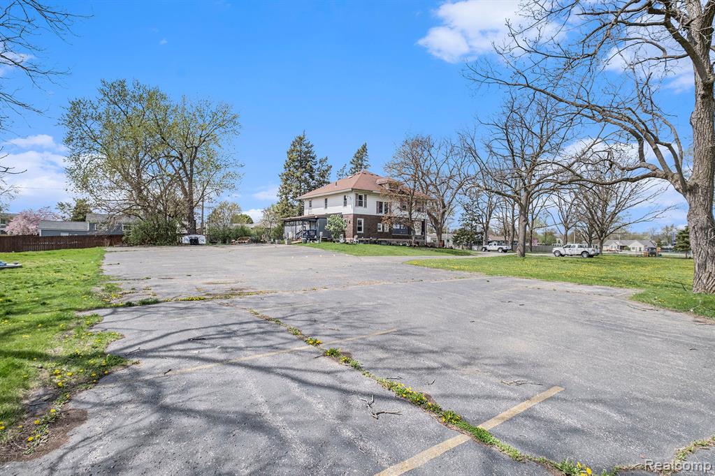 2040 E MAPLE Avenue, Grand Blanc, MI 48507 — Photo 25