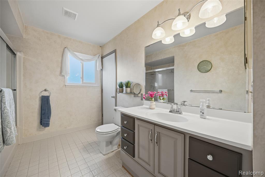 40645 Heatherlea Court, Clinton Twp, MI 48038 — Photo 22